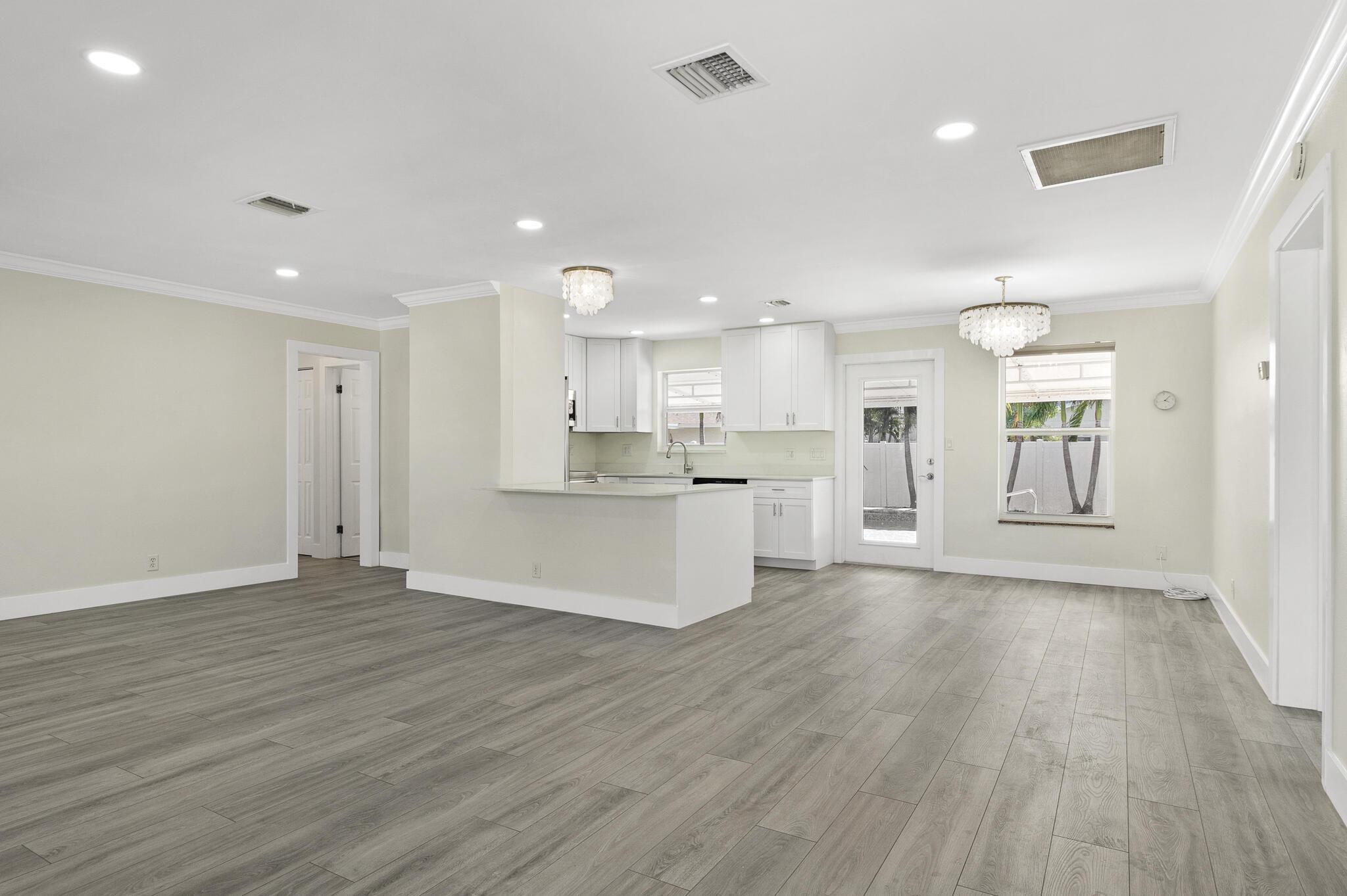 Image 4: AccuTour - 912 SE 8th Court-21