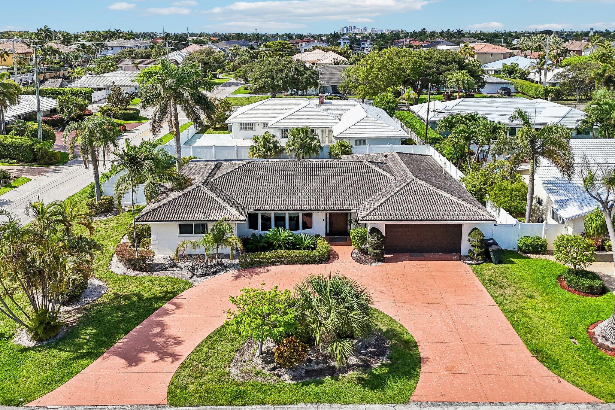 Image 2: 2-web-or-mls-NE 39th Ct-S2205-034