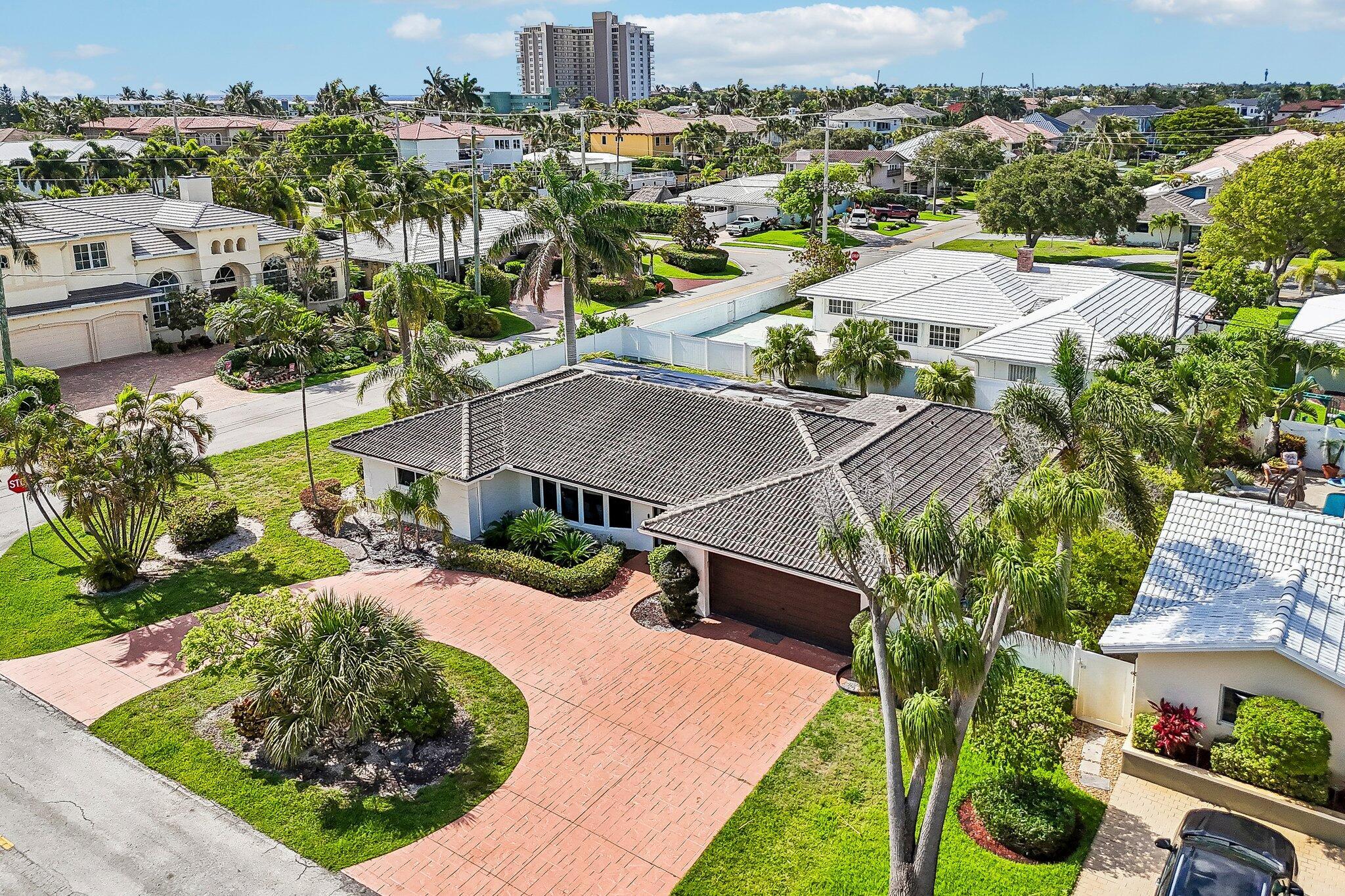 Image 4: 4-web-or-mls-NE 39th Ct-S2205-035