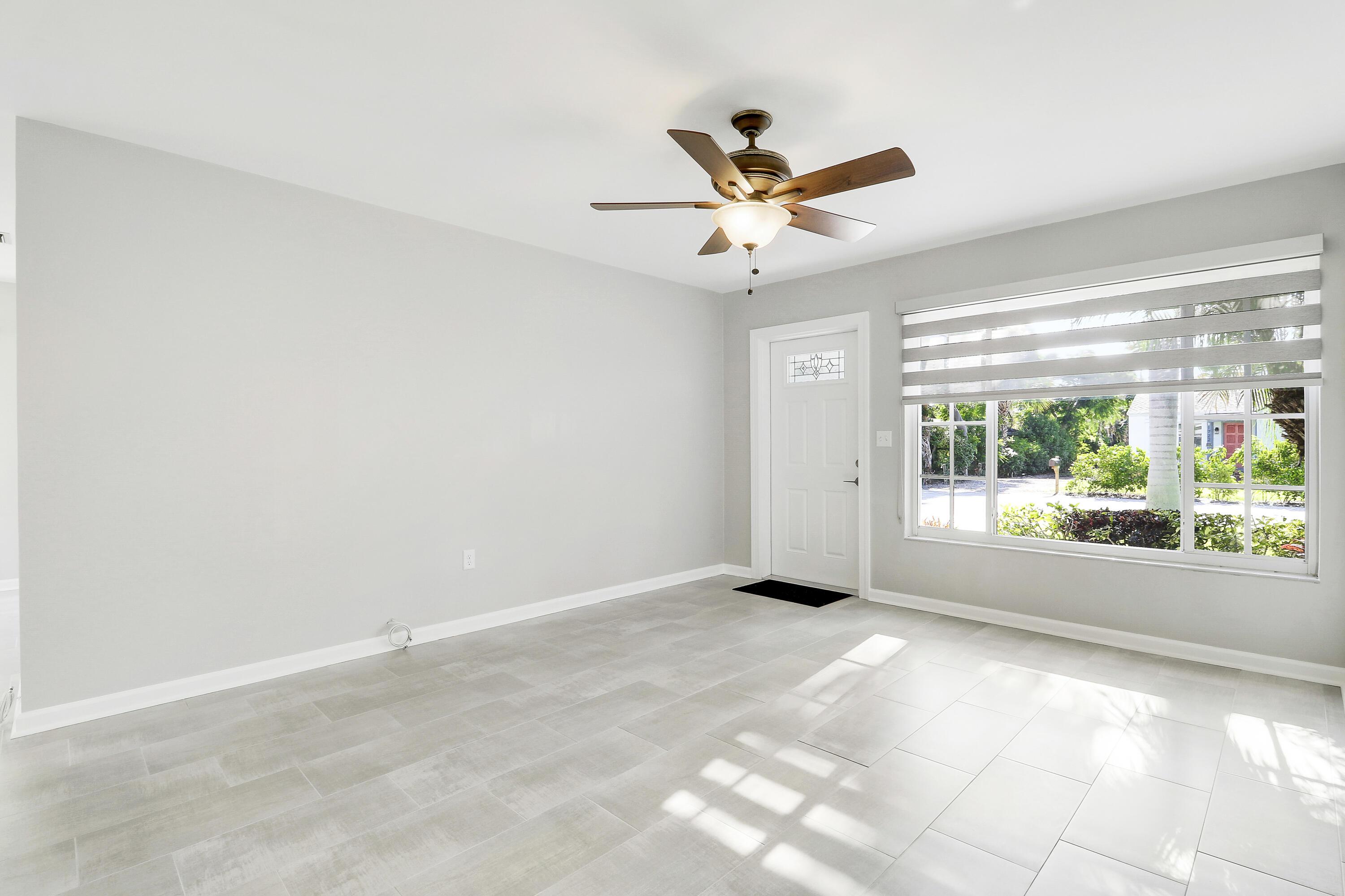 Image 2: Living Room