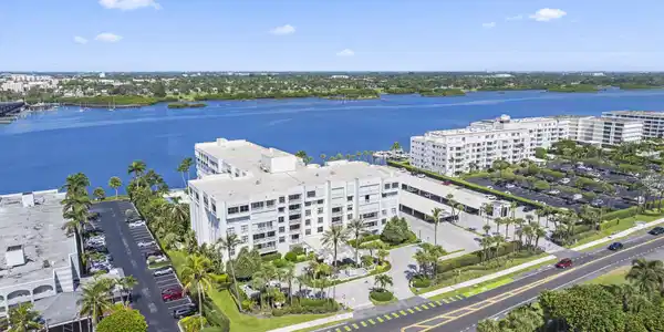 Image 3: 2860 S Ocean Blvd - 41.jpg-SMALL