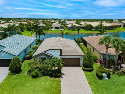 649 SE Monteiro Drive