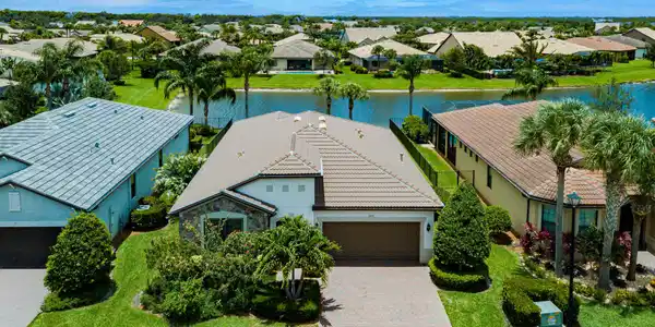 649 SE Monteiro Drive