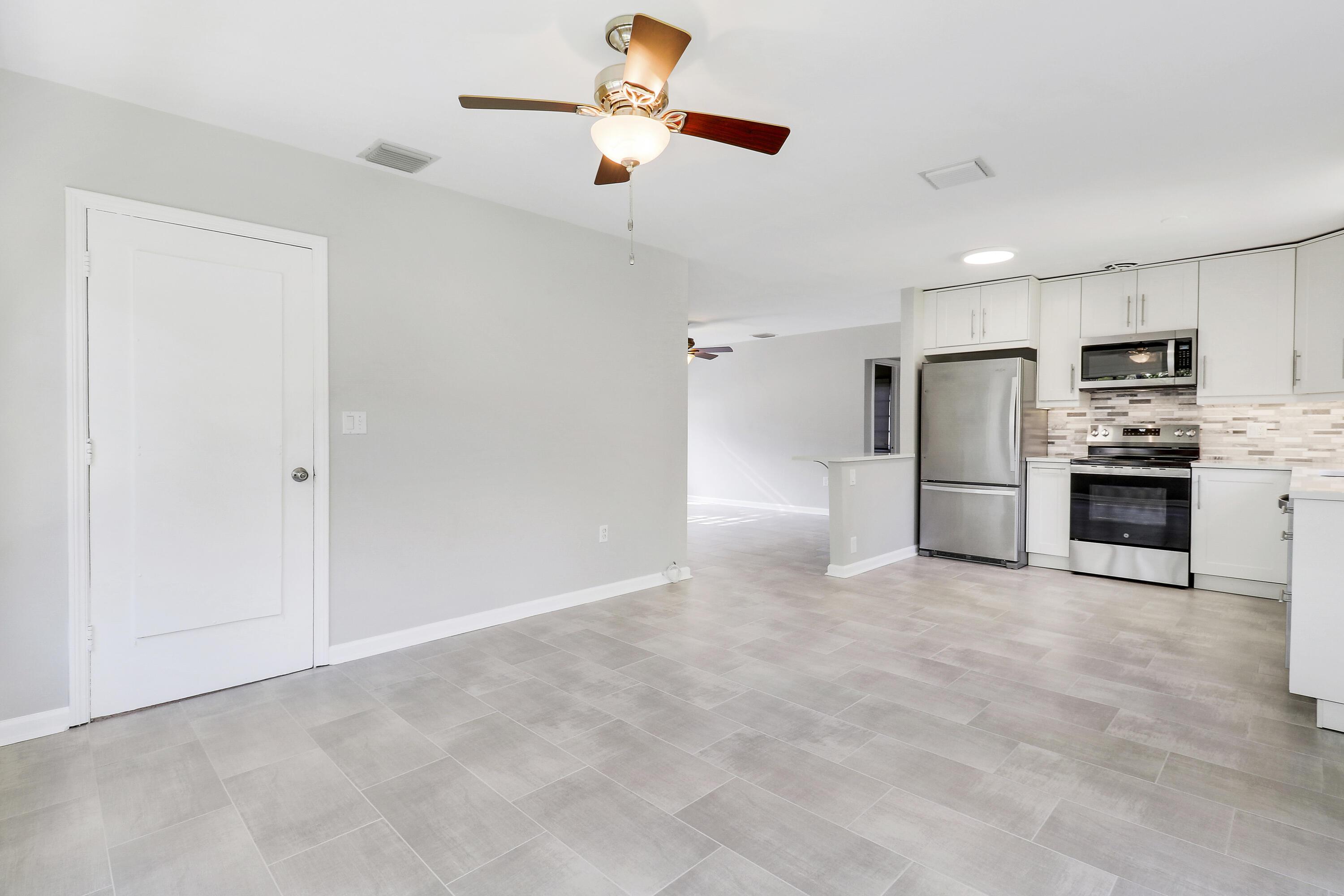 Image 4: Kitchen & Dining