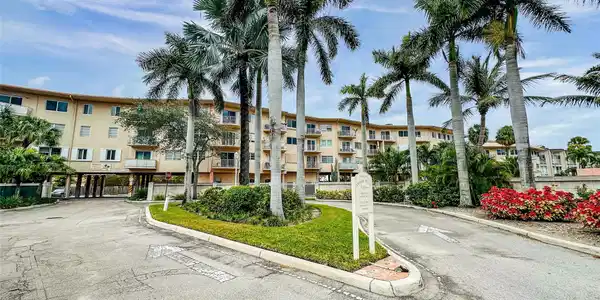 1967 S OCEAN BLVD