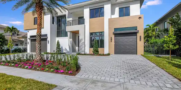 711 NE 32nd Street