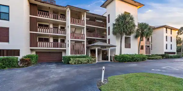 160 SE Saint Lucie Boulevard