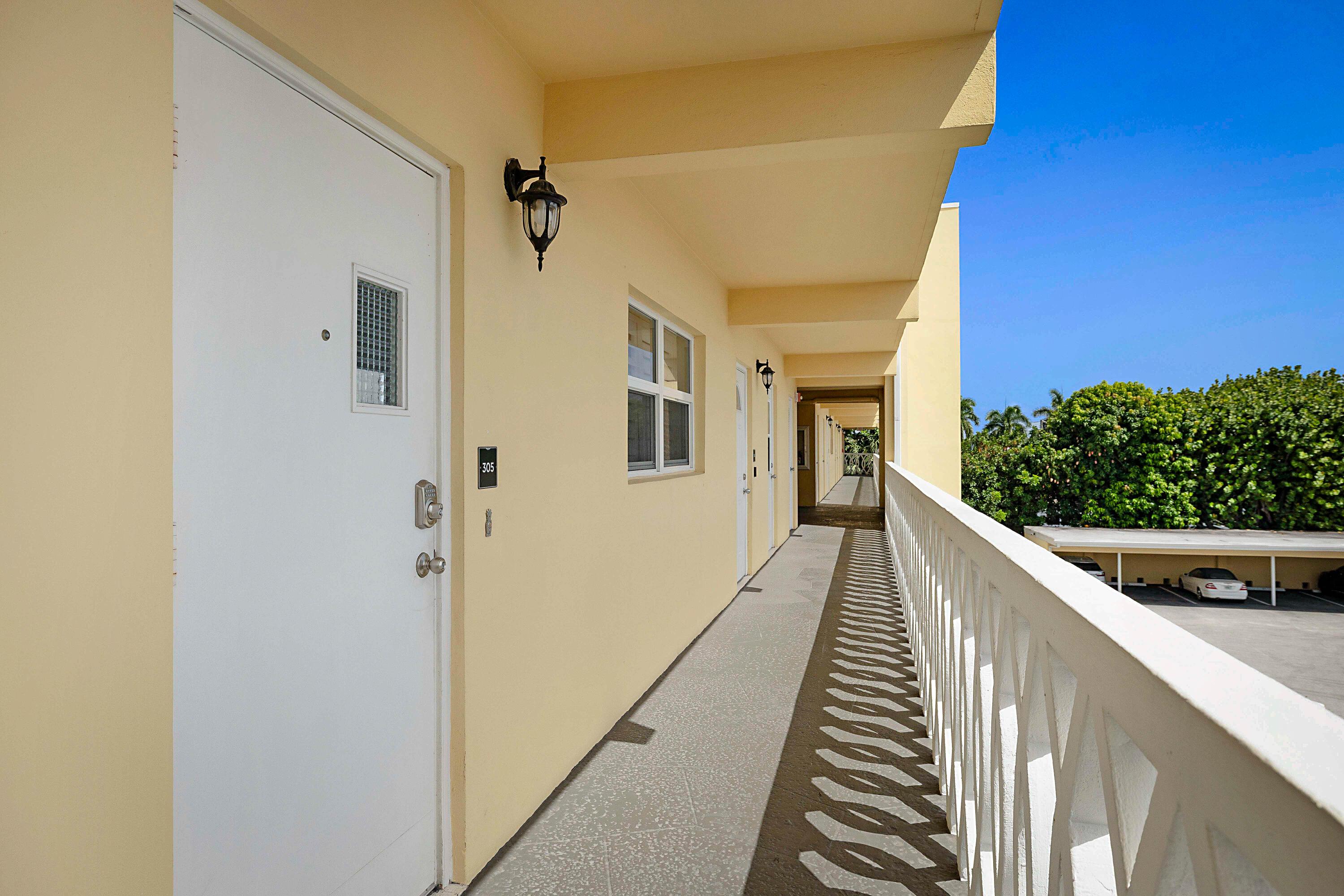 Image 2: 230 N Federal Hwy #305-2