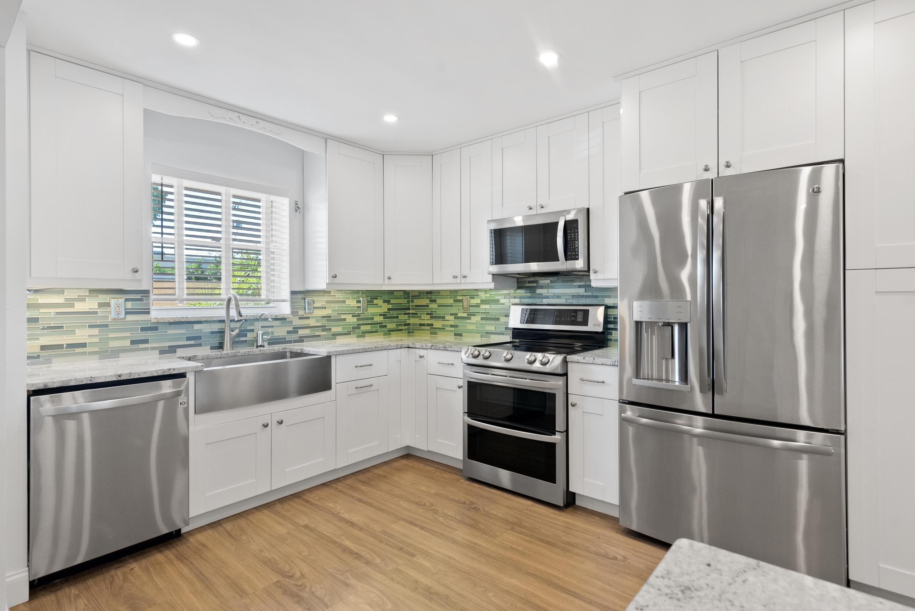 Image 4: Kitchen detail