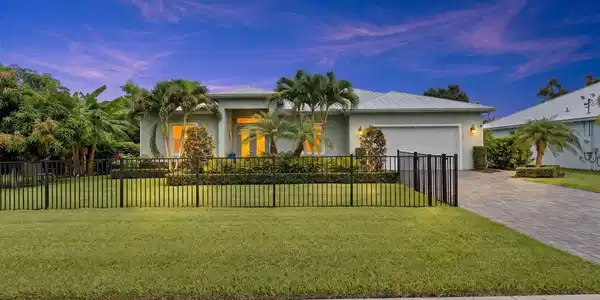 232 SW INDIAN GROVES Drive