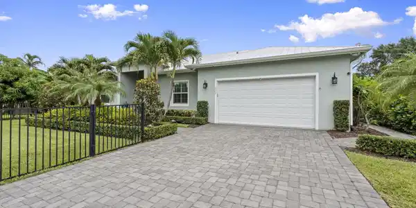 Image 2: 7-web-or-mls-DSC08667