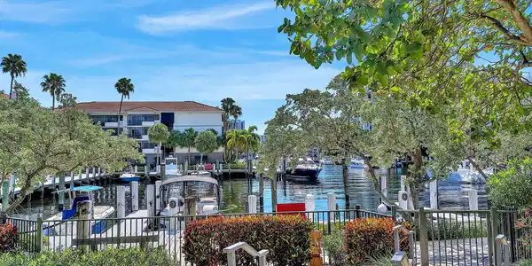 3200 Port Royale Dr