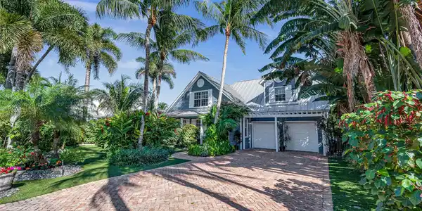 520 NE 11th Ave
