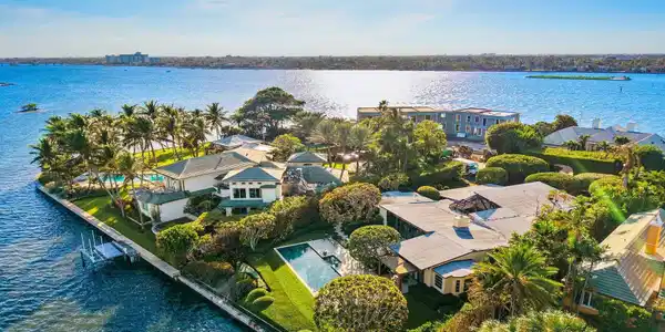 Image 2: 748 Island Drive