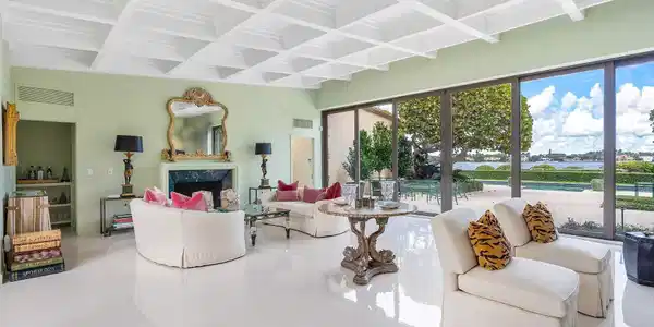Image 4: 7HLDNG - 748 Island Drive(19)