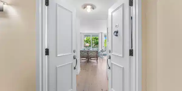 Image 2: 004-170ChileanAvenue-2A-PalmBeach-FL-334