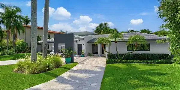 34 Cayuga Rd