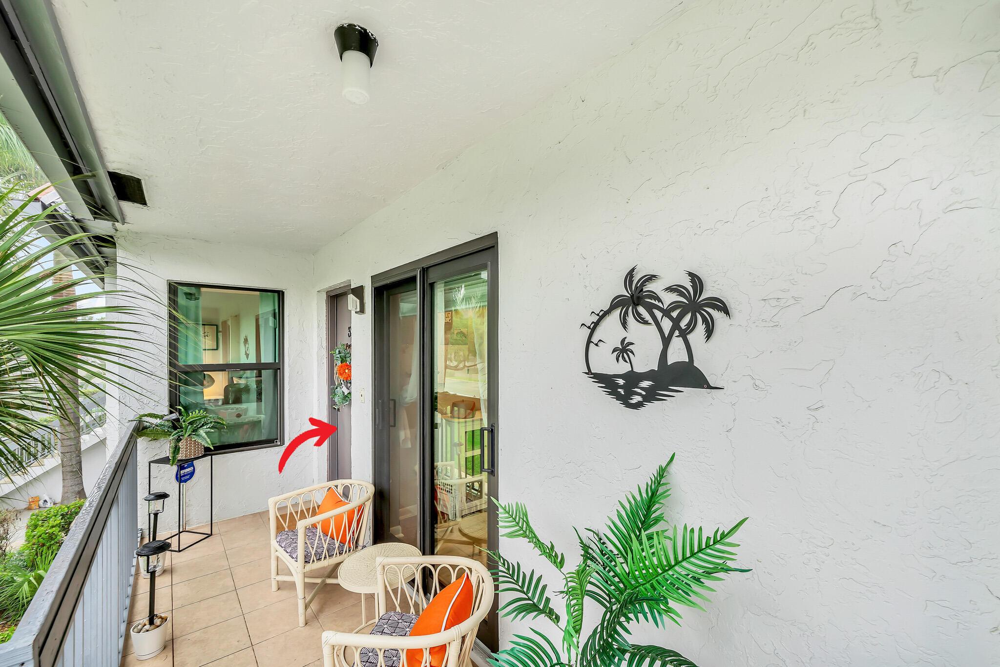 Image 3: 2 Porch