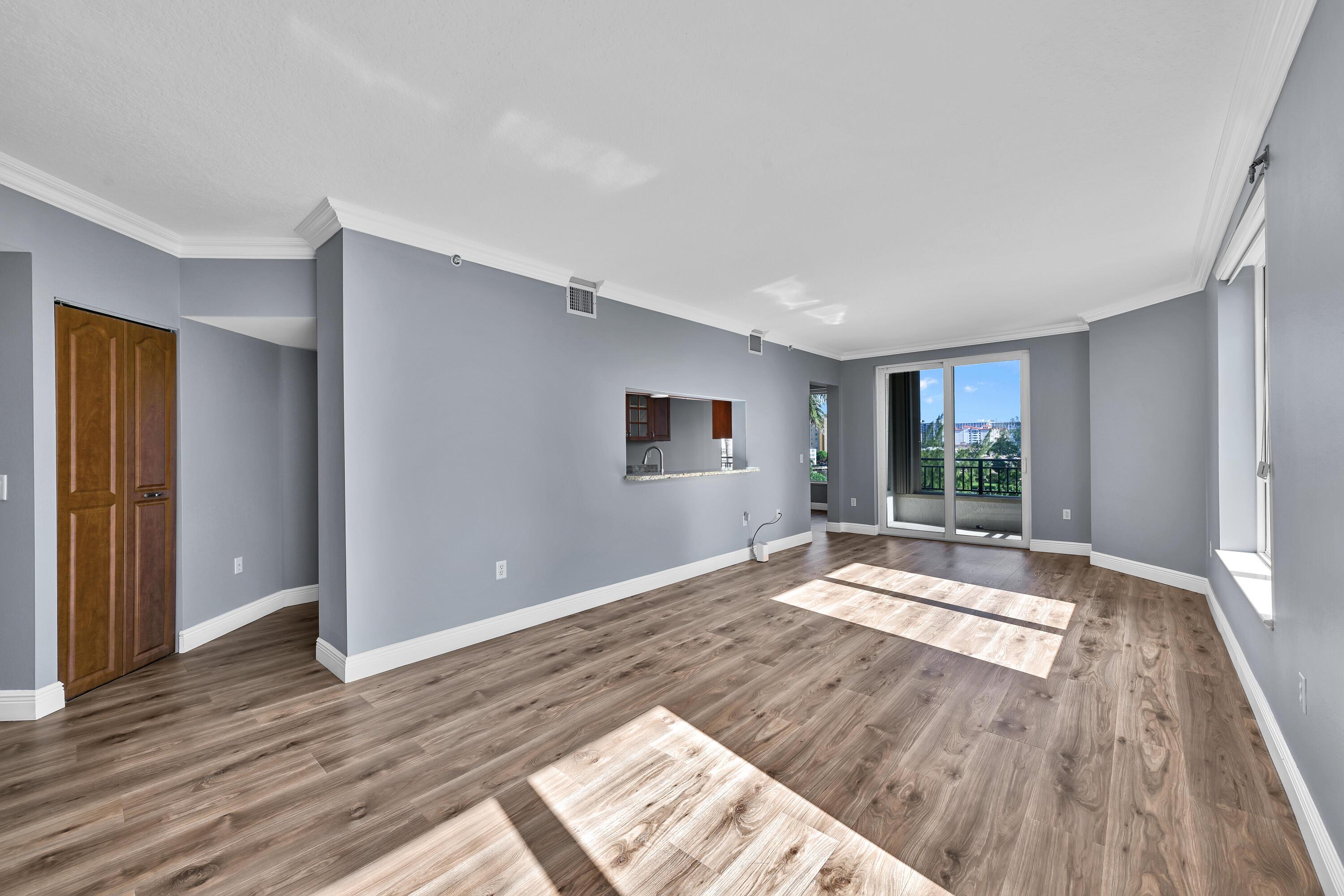 Image 2: LIVING ROOM