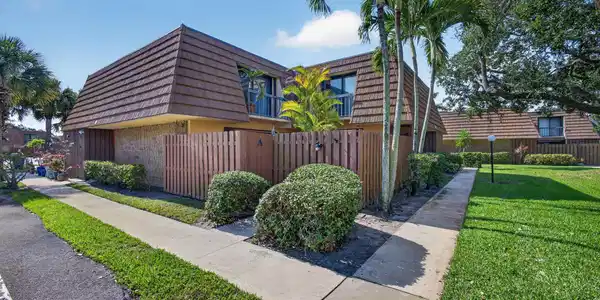 825 Center Street