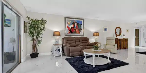 Image 2: LIVING ROOM