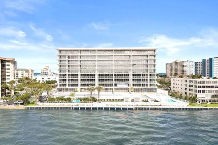 407 N Riverside Drive