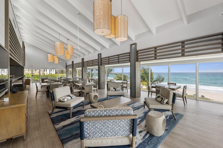 Image 4: Private beach club