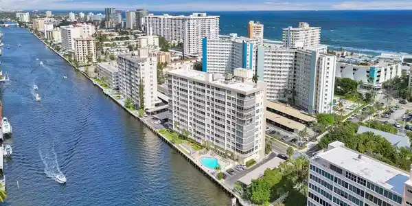 299 N Riverside Dr