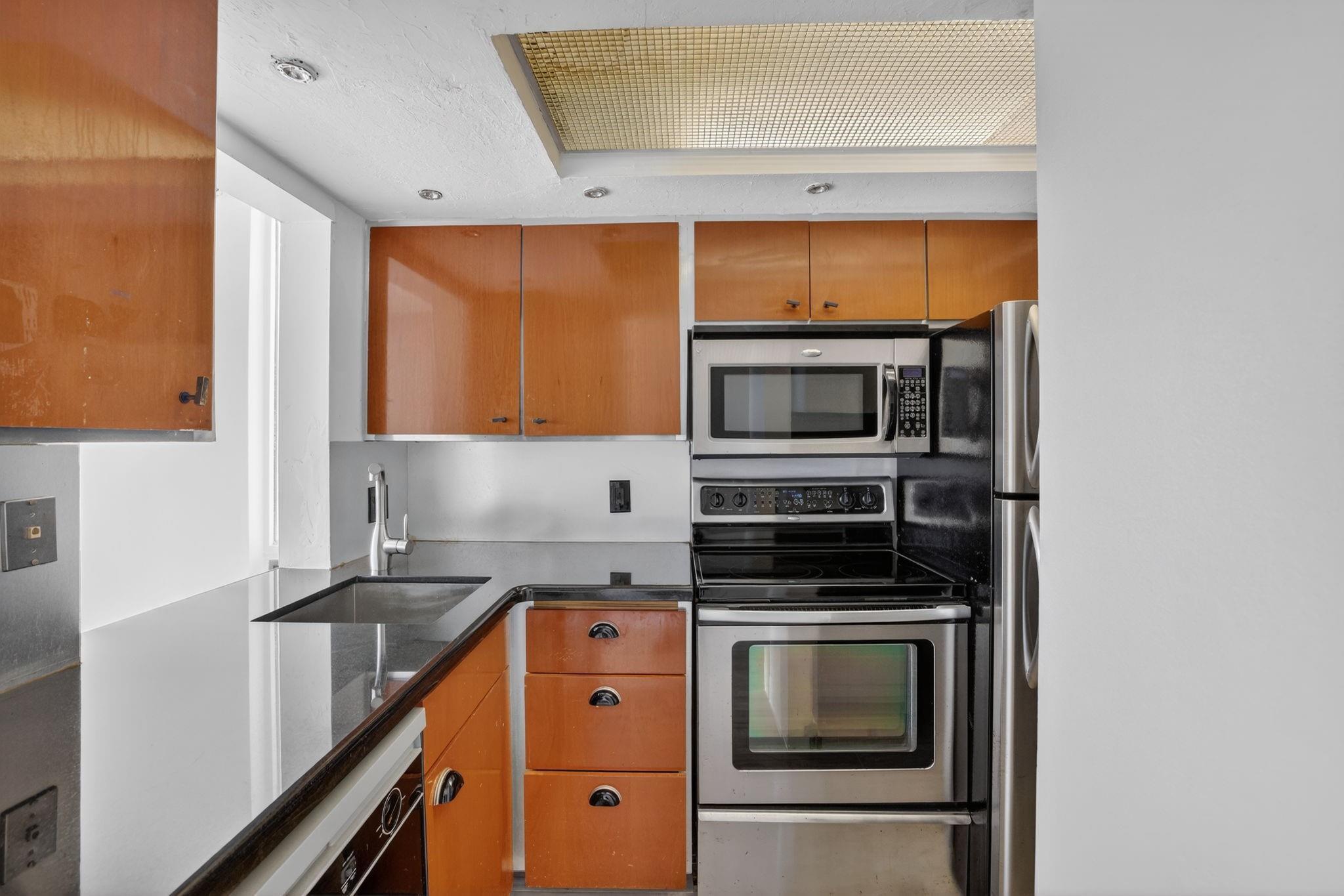 Image 2: Photo 2