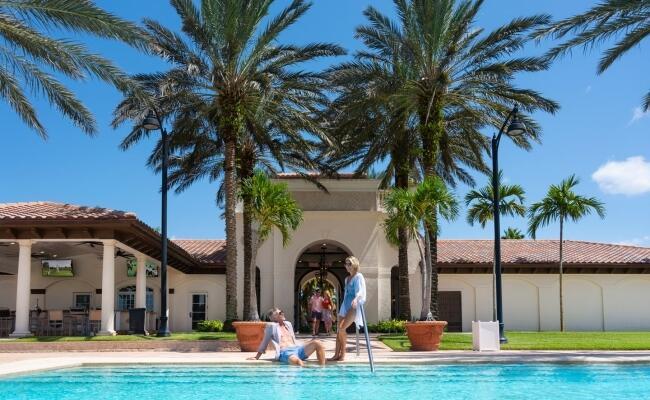 Image 4: pg-tesoro-club-pool-lifestyle-min-650x40