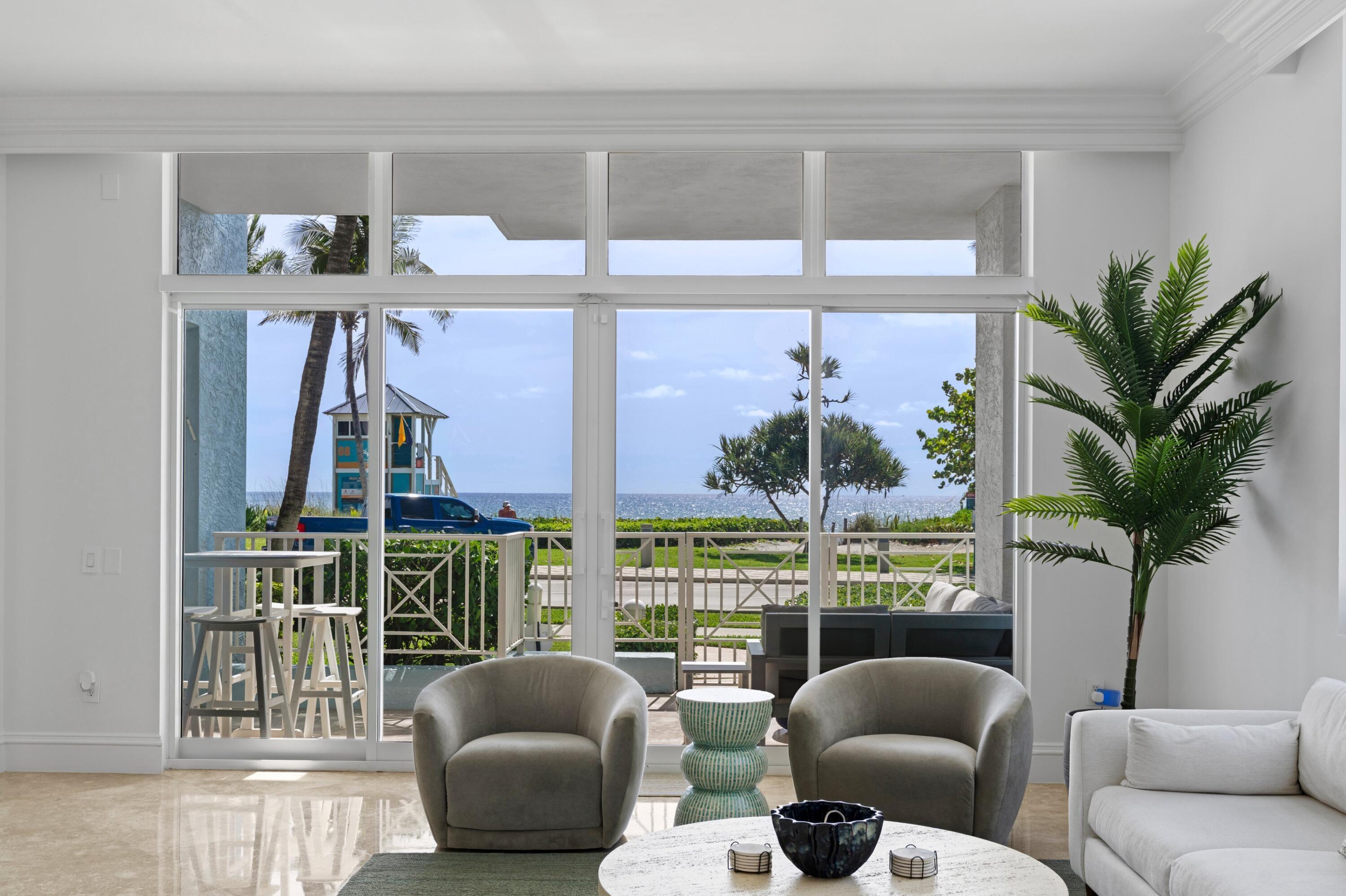 Image 2: 2 Ocean Front