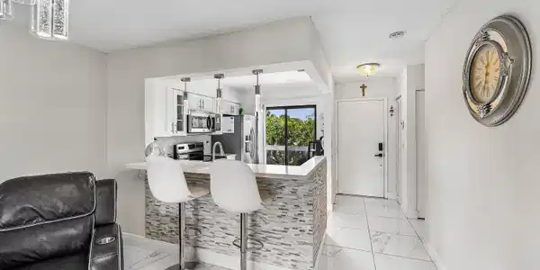 Image 4: 005-3220FrederickBoulevard-49-DelrayBeac