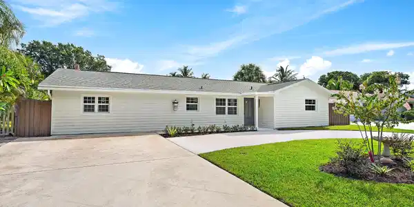 Image 2: 109 E Riverside Dr-22