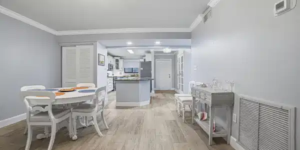 Image 4: 23-Dining Area