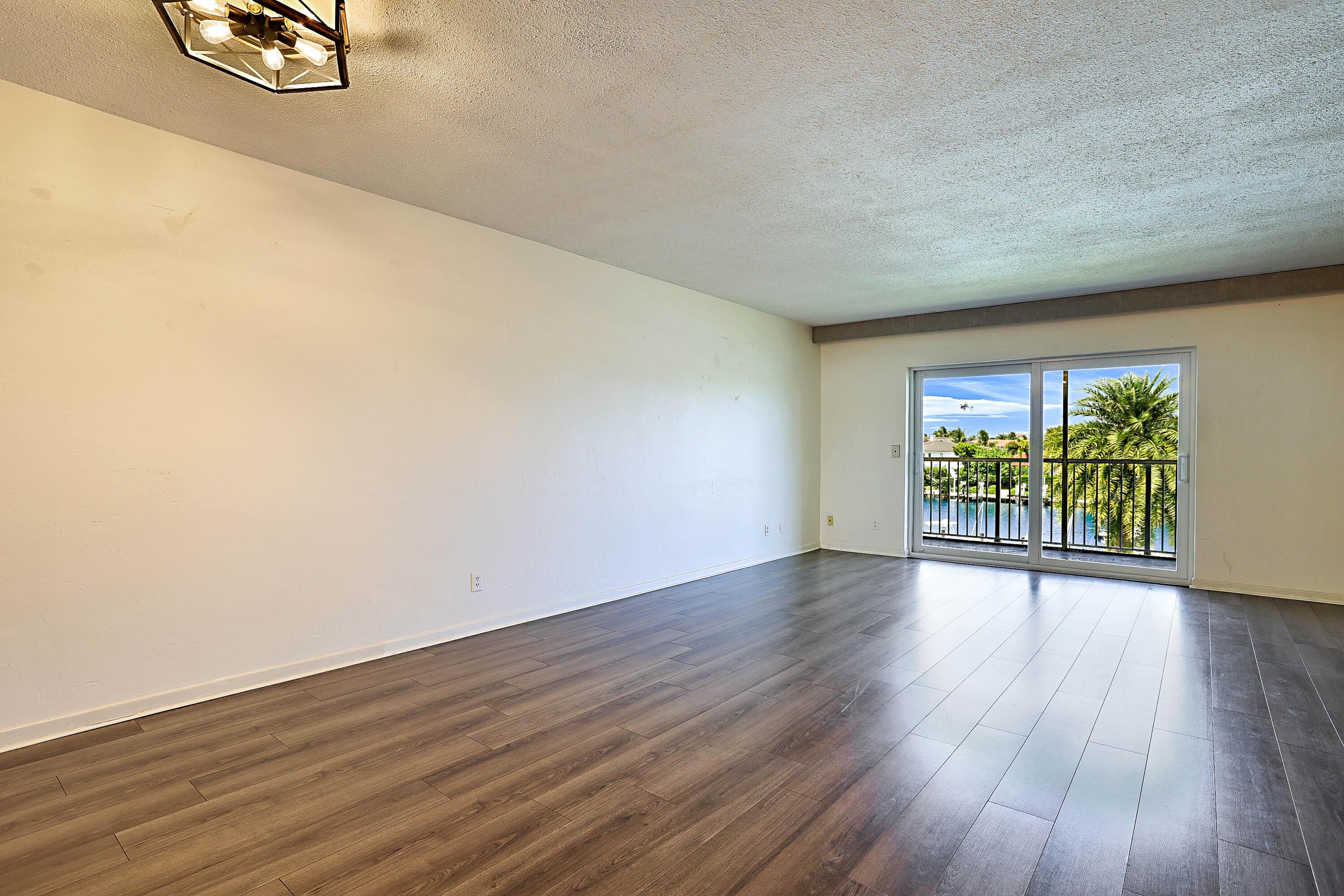 Image 3: 230 N Federal Hwy #305-3