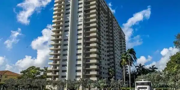 3200 Port Royale Dr