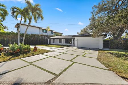 2440 NE 25th Pl
