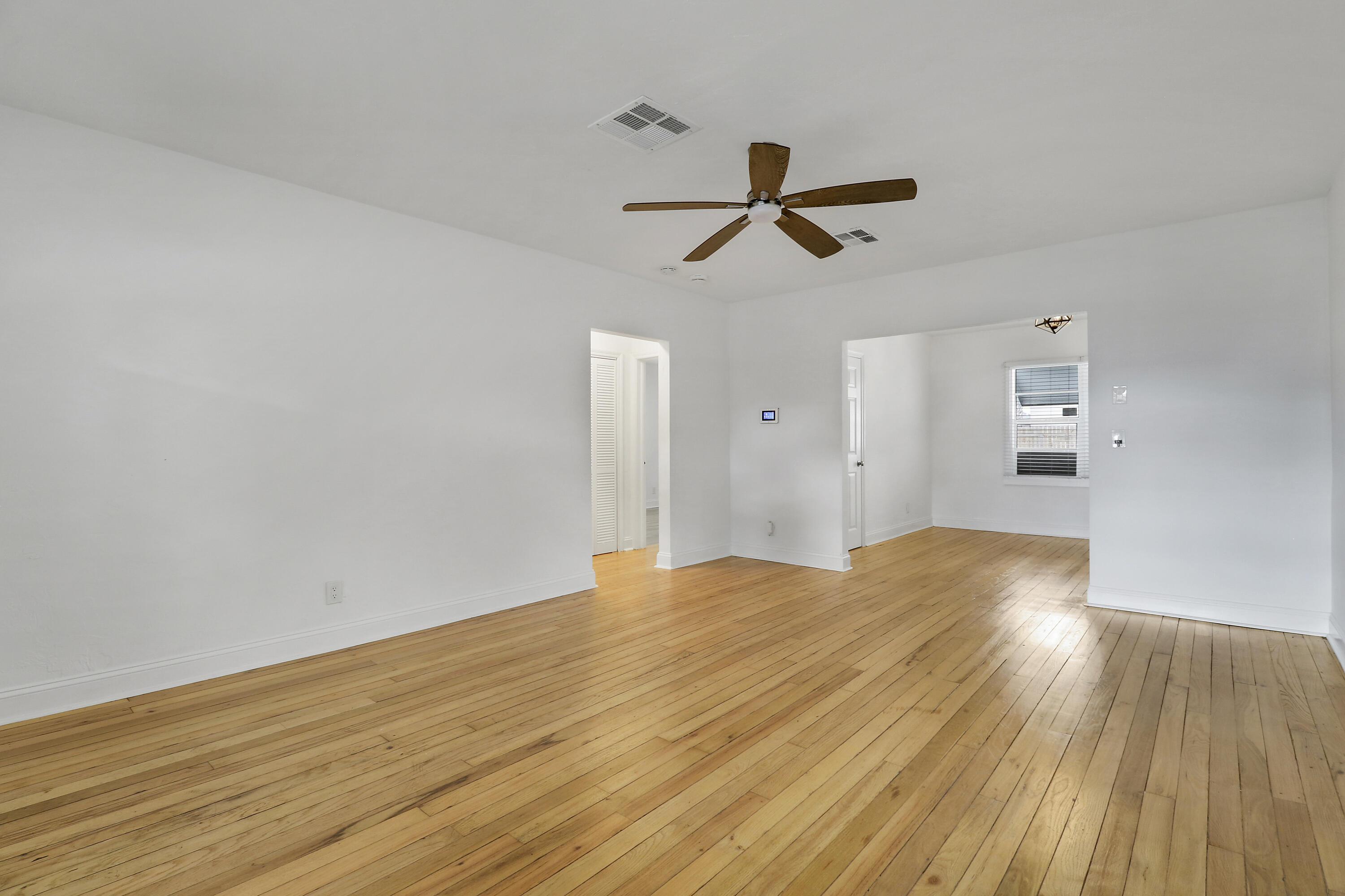 Image 3: House 1-10