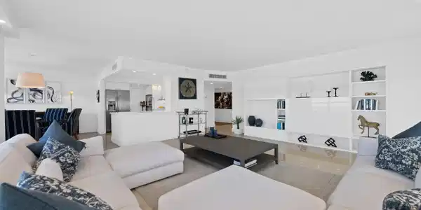 Image 3: Living room