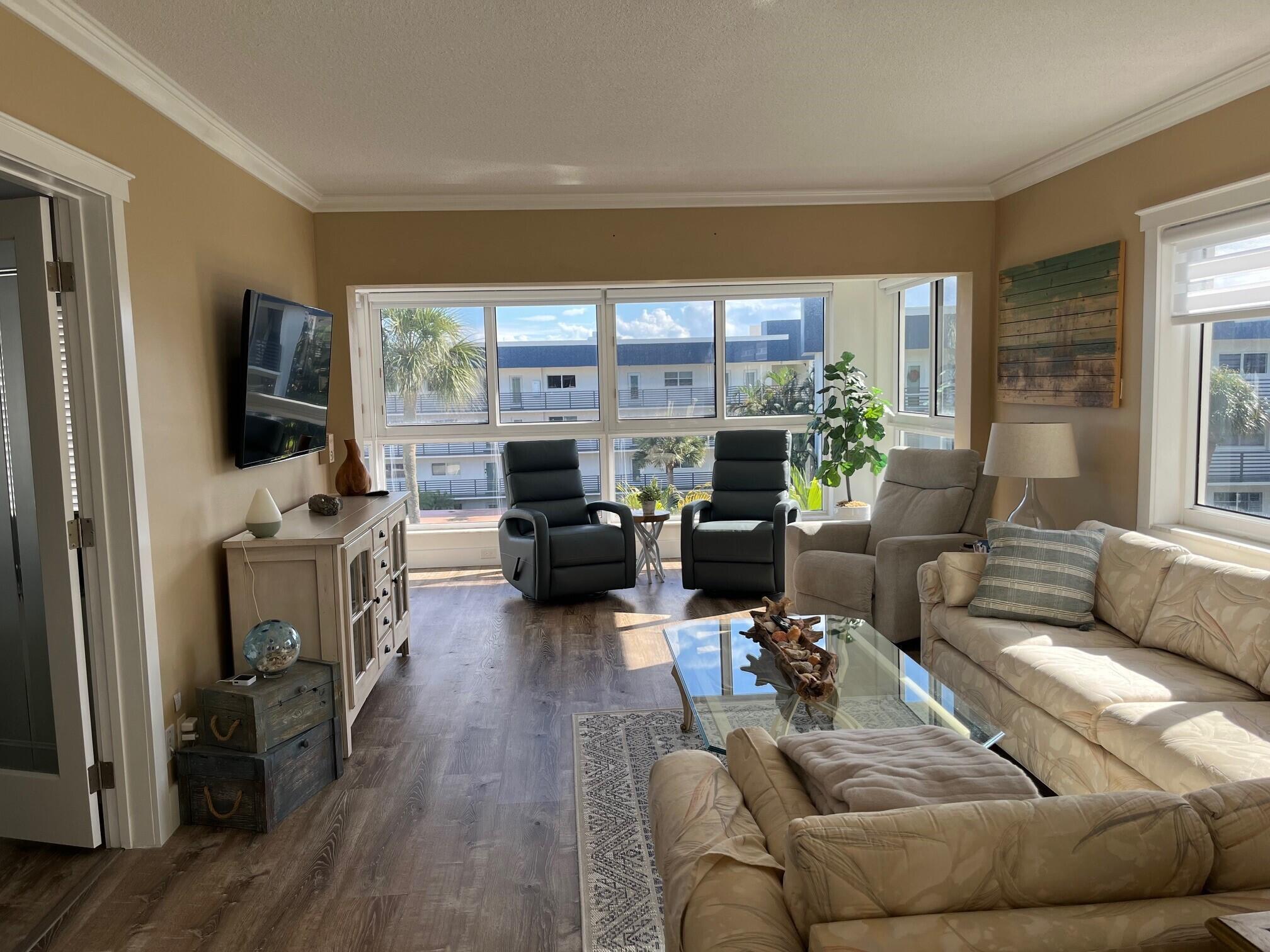 Image 3: Condo-4