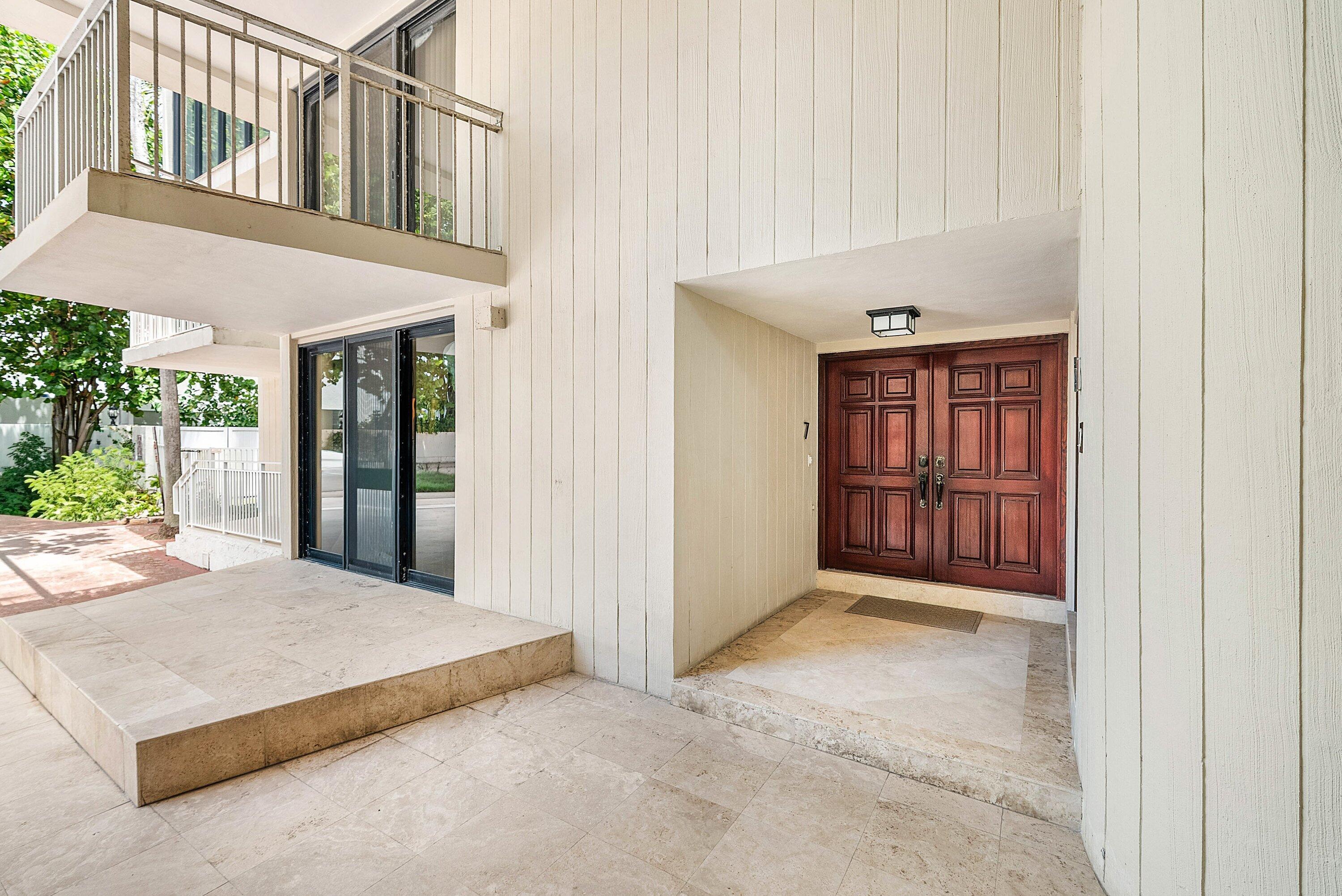 Image 4: INVITING ENTRY