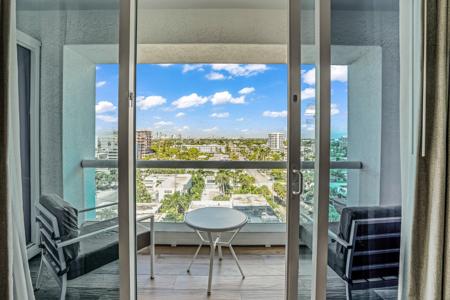 551 N Fort Lauderdale Beach Boulevard