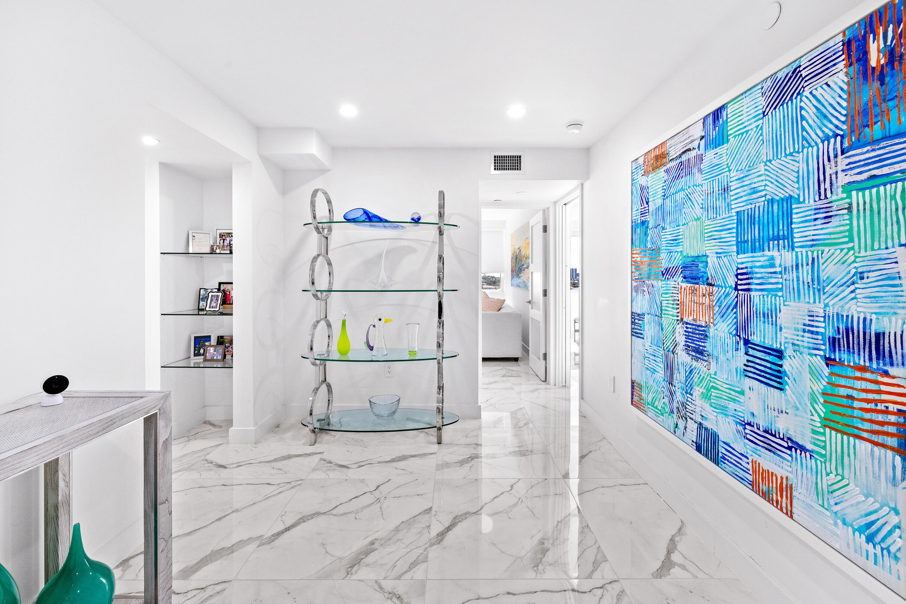 Image 2: foyer