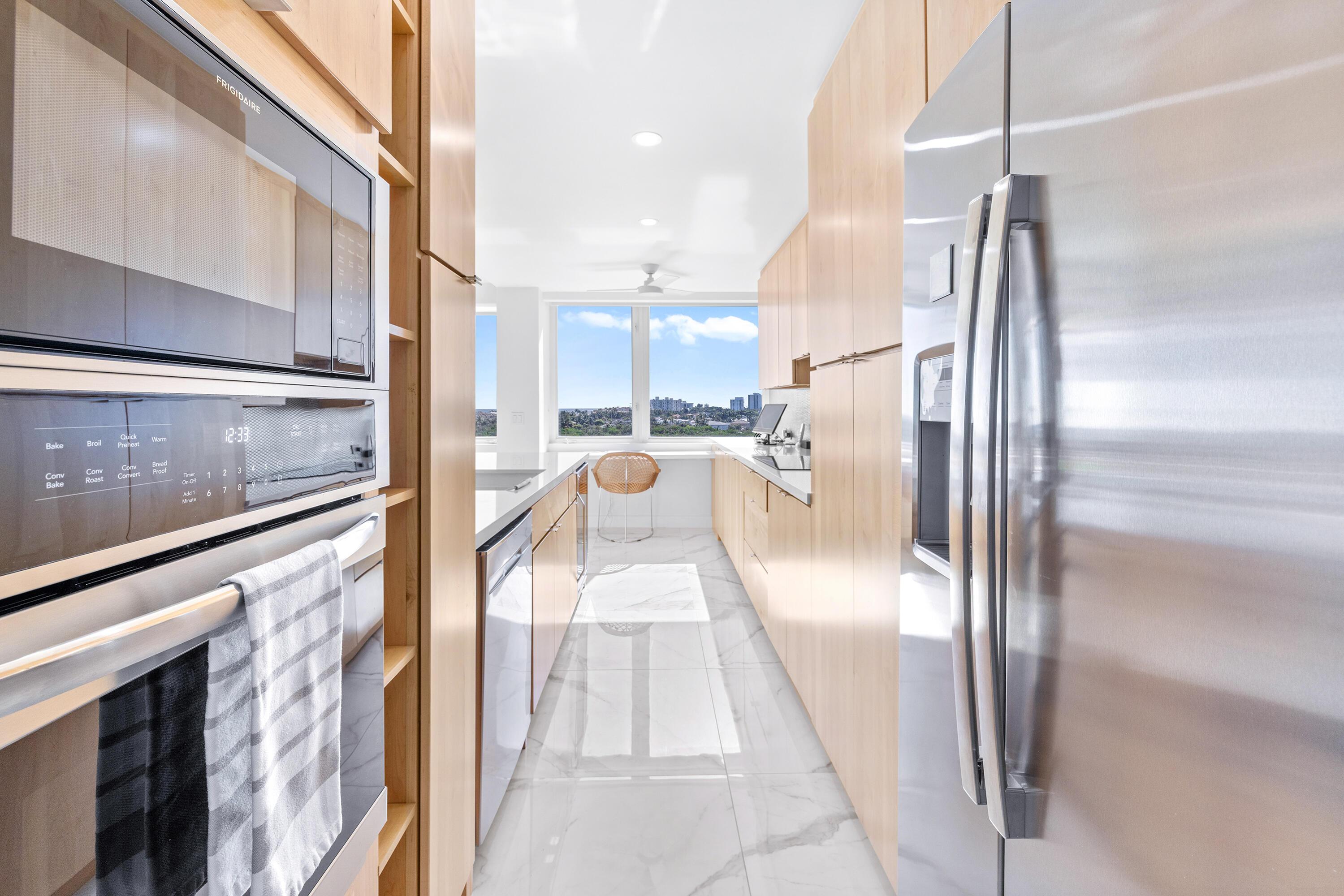 Image 3: Kitchen