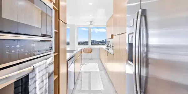 Image 3: Kitchen