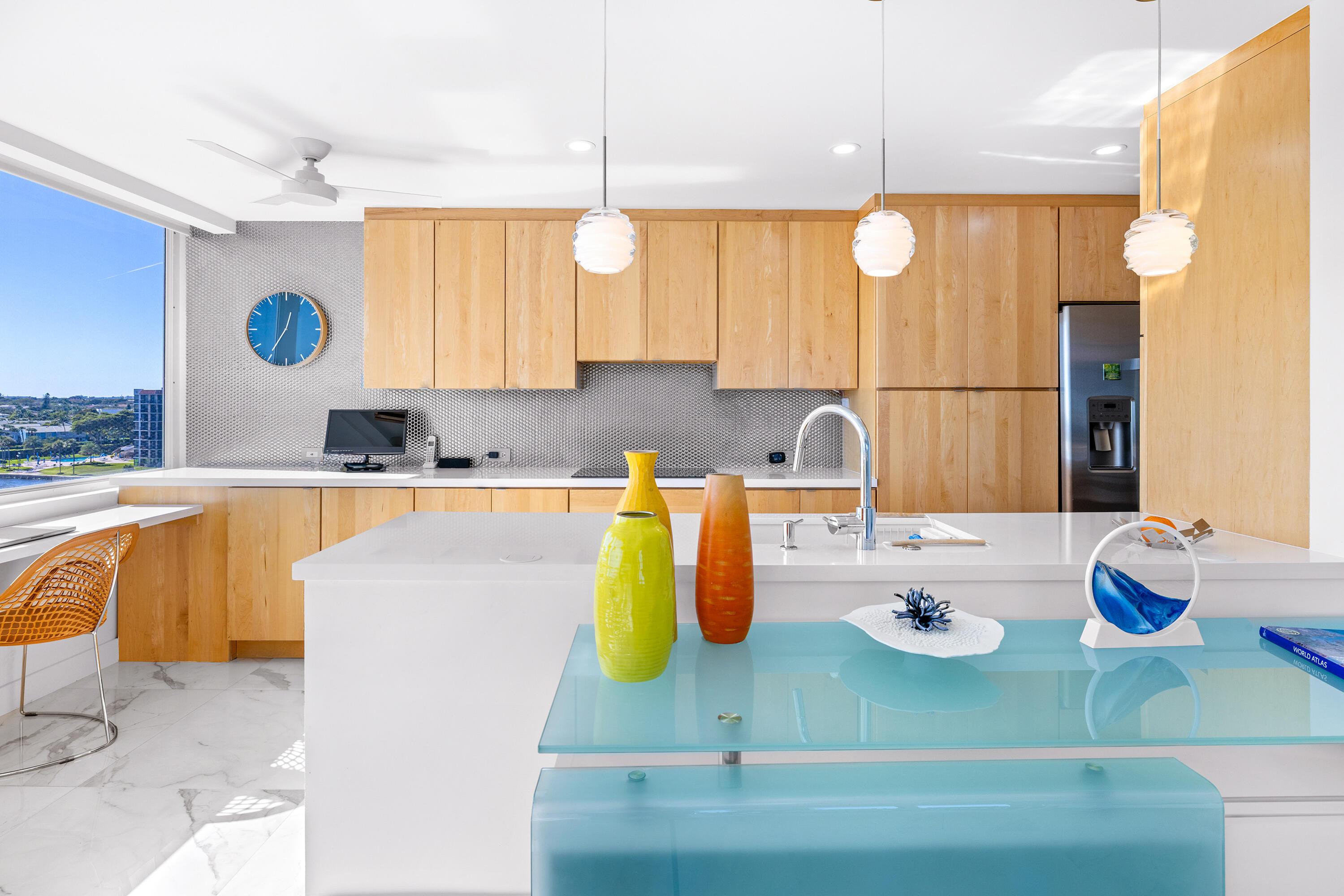 Image 4: Kitchen