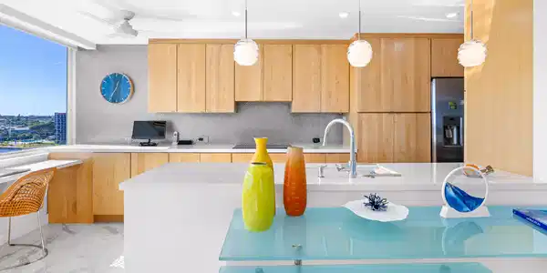 Image 4: Kitchen