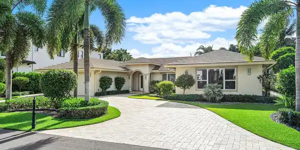 1810 Sabal Palm Drive
