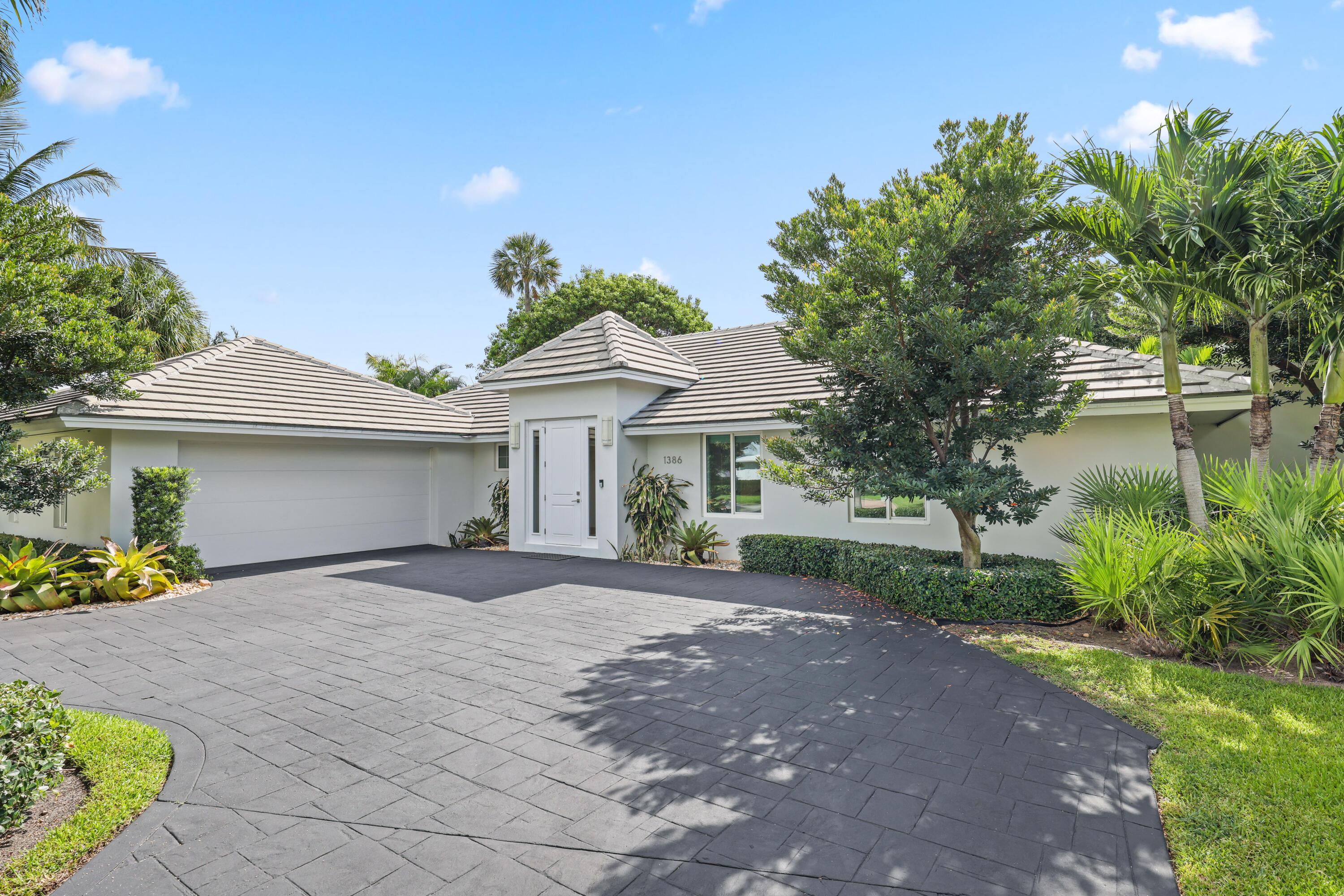 Image 4: Front of Home