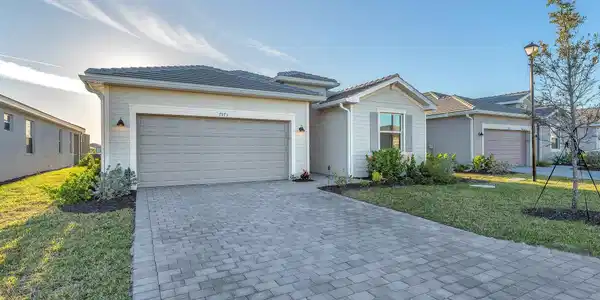 7973 Lakes Edge Lane